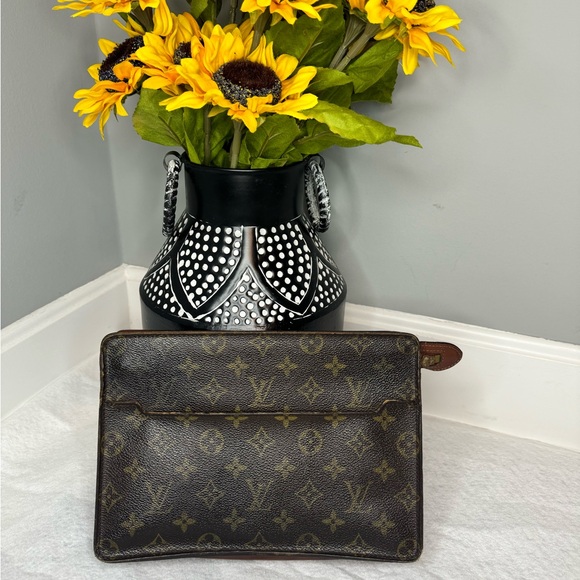 Authentic Louis Vuitton pochette homme